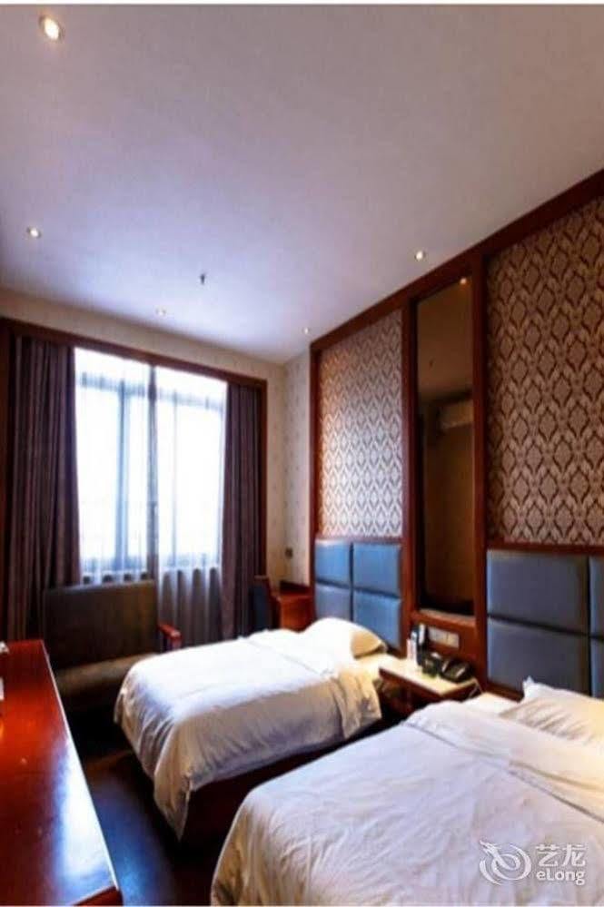 Longwang Business Hotel Liuzhou Екстер'єр фото