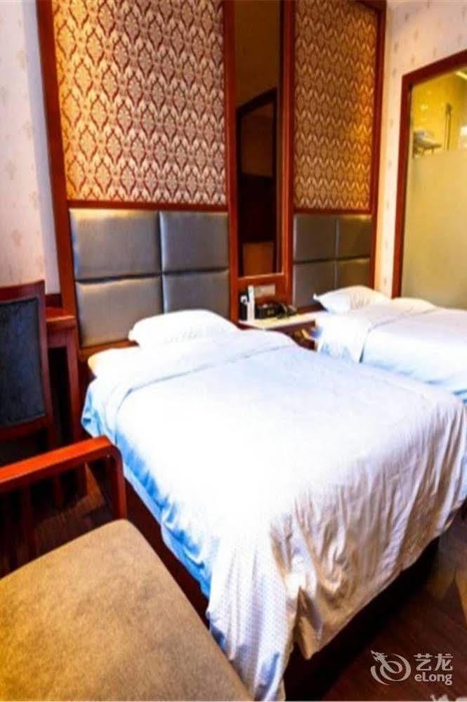 Longwang Business Hotel Liuzhou Екстер'єр фото