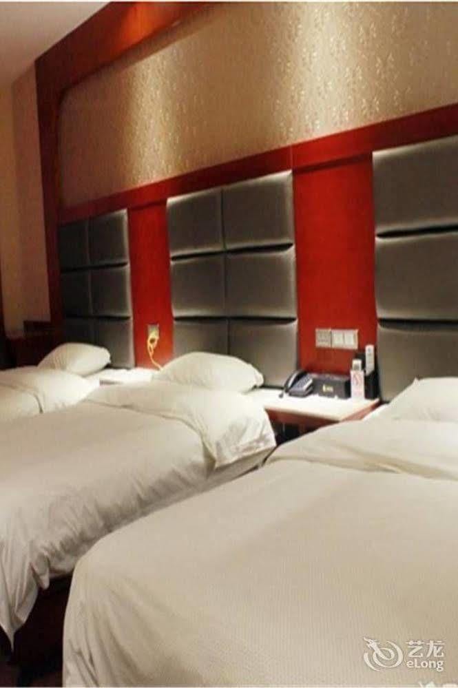 Longwang Business Hotel Liuzhou Екстер'єр фото