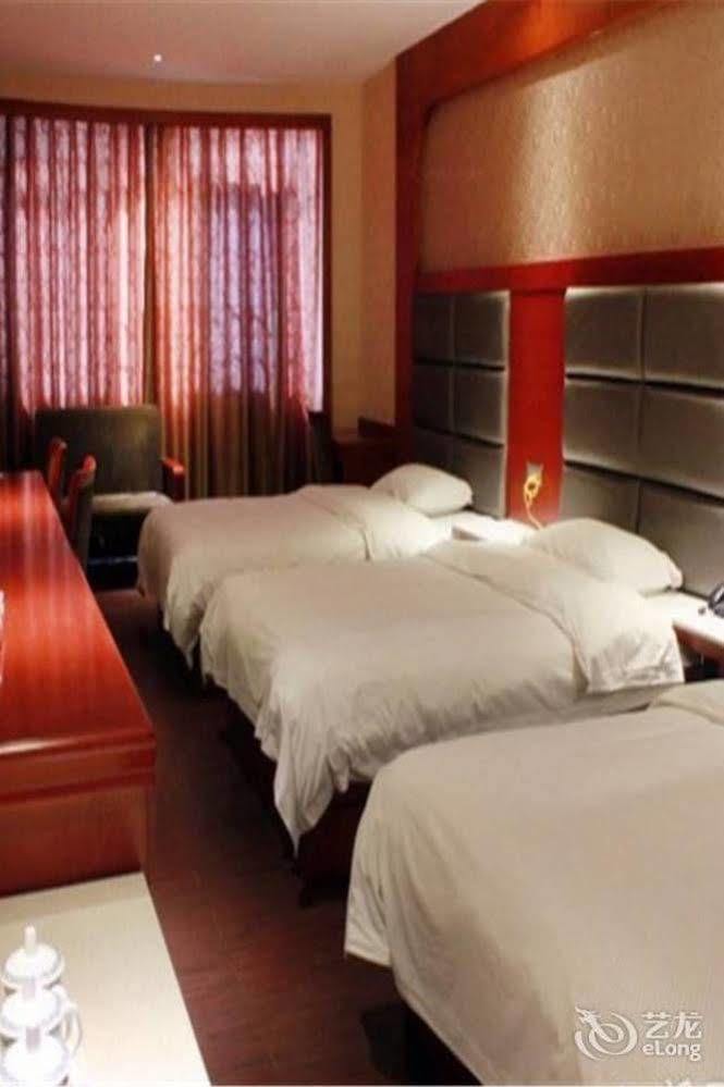 Longwang Business Hotel Liuzhou Екстер'єр фото