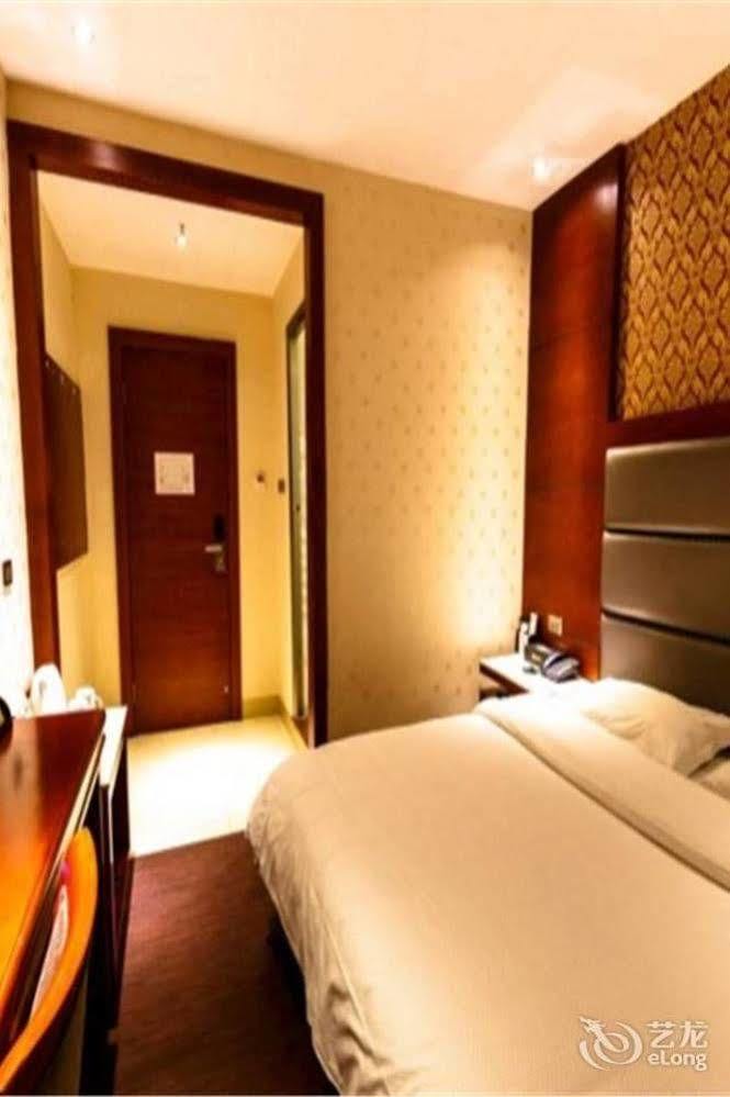 Longwang Business Hotel Liuzhou Екстер'єр фото
